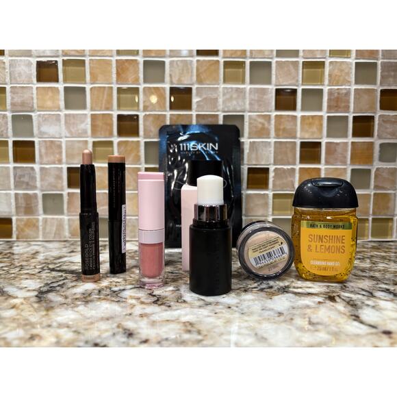 Luxury Makeup & Skincare Mini Beauty Bundle - Picture 3 of 4